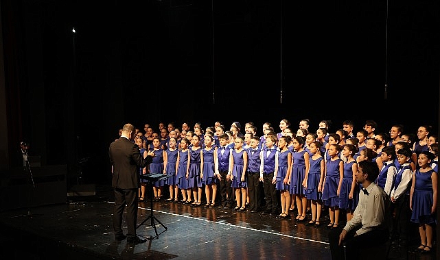 Nilüfer Belediyesi bünyesinde faaliyetlerini sürdüren ‘Minikler’, ‘Çocuk’ ve ‘Gençlik’ koroları,