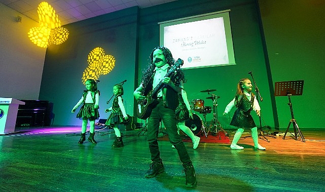 Türk müziğine damga vurmuş usta sanatçılar Cem Karaca, Müzeyyen Senar