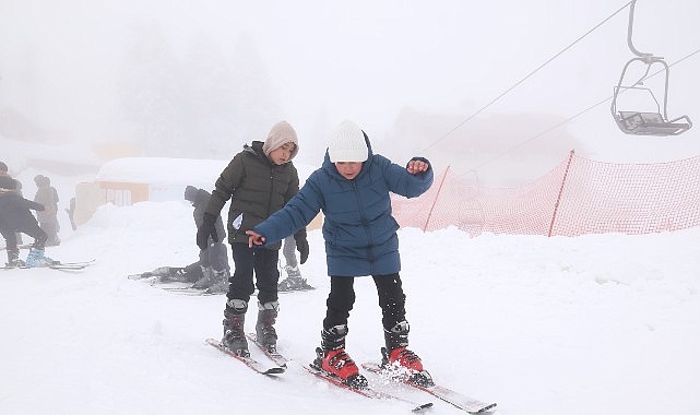 Osmangazi Belediyesi, hayatında hiç Uludağ’a çıkmamış çocukları mahallelerinden alarak beyaz