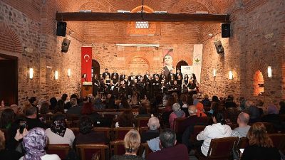 Sevdayı notalarla, özlemi şarkılarla anlatan Osmangazi Belediyesi Türk Sanat Müziği