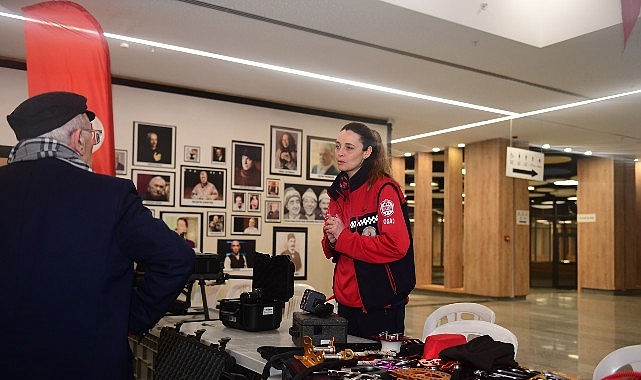 Osmangazi Belediyesi, 6 Şubat depremlerinin yıl dönümünde düzenlediği fotoğraf gösterimi