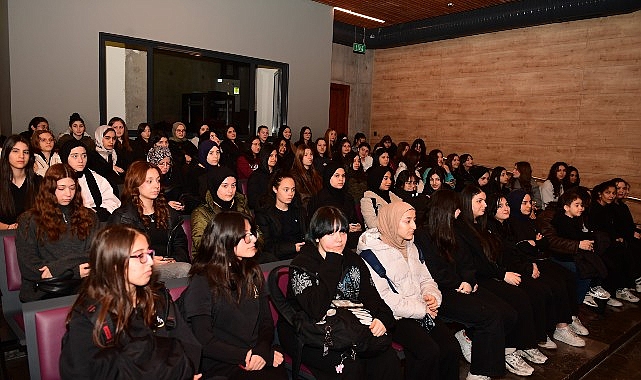 Ramazan’ın manevi ruhunu kültürle harmanlayan Osmangazi Belediyesi, Karagöz ve Hacivat’ın