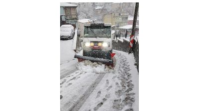 Osmangazi Belediyesi ekipleri, ilçenin yüksek kesimlerinde etkili olan kar yağışına