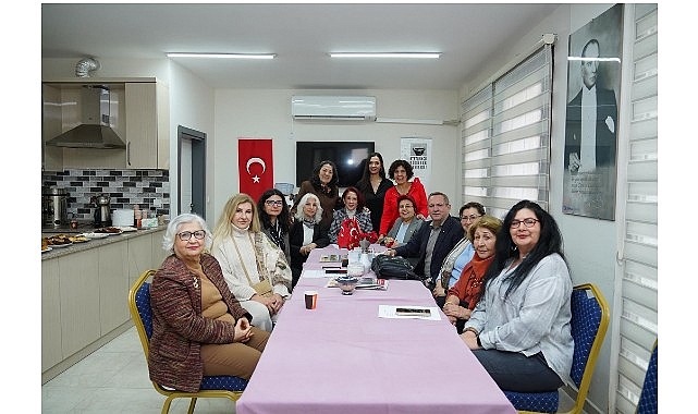 Atatürkçü Düşünce Derneği kurucu genel başkanı, Hukuk akademisyeni, Yazar ve