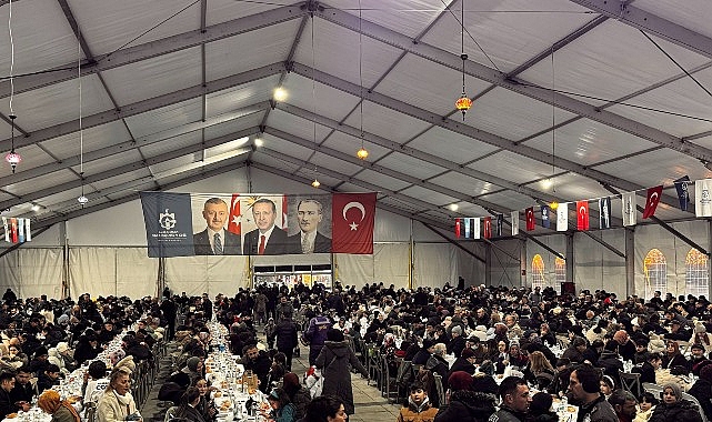 Kocaeli Büyükşehir Belediyesi’nin İzmit Kent Meydanı’na kurduğu Ramazan Çadırı’nda tasavvuf