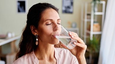 Glokom hastalığının tedavisinde kullanılan damlalar, görme kaybını önlemek için basıncı