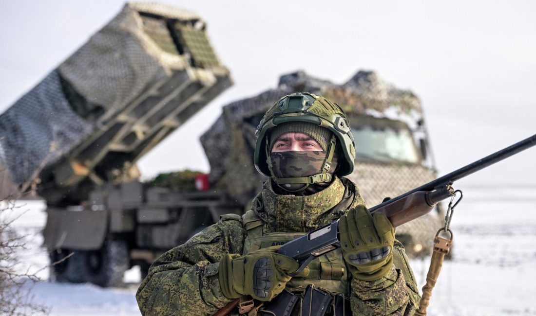 Özel askeri harekata devam eden Rusya Silahlı Kuvvetleri, düşman güçlerine