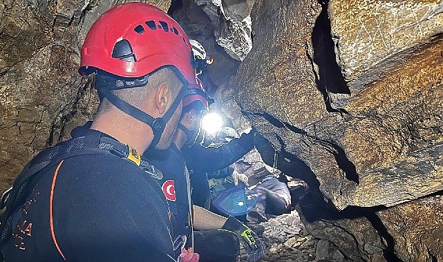 İzmir’in Selçuk ilçesindeki Sütini Mağarası’nda düzenlenen eğitim etkinliği sırasında yaklaşık