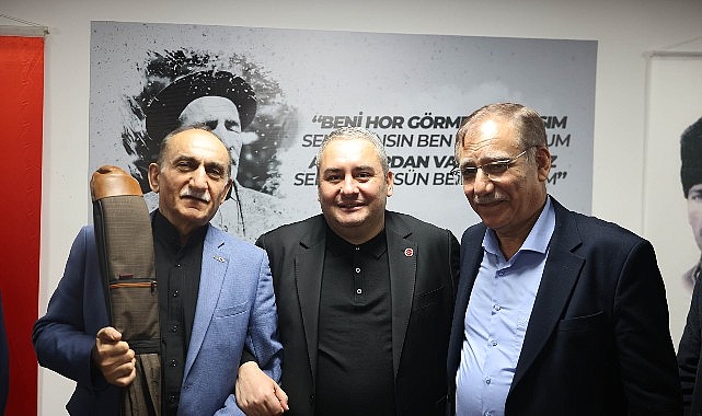 Keçiören Belediye Başkanı Dr. Mesut Özarslan, Âşıklar Kıraathanesi’nde düzenlenen âşık