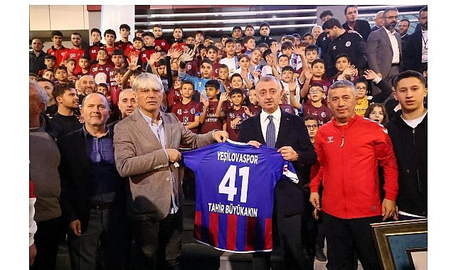 Kocaeli gençliği için çalışmalarına hız veren Büyükşehir Belediyesi, genç sporcuların