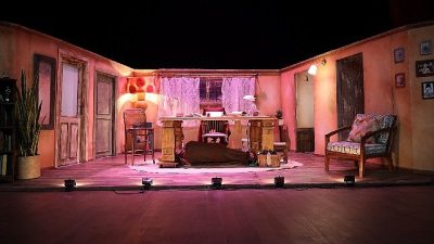 Kocaeli Büyükşehir Belediyesi bünyesinde hizmet veren Kocaeli Şehir Tiyatroları, oyunlarını