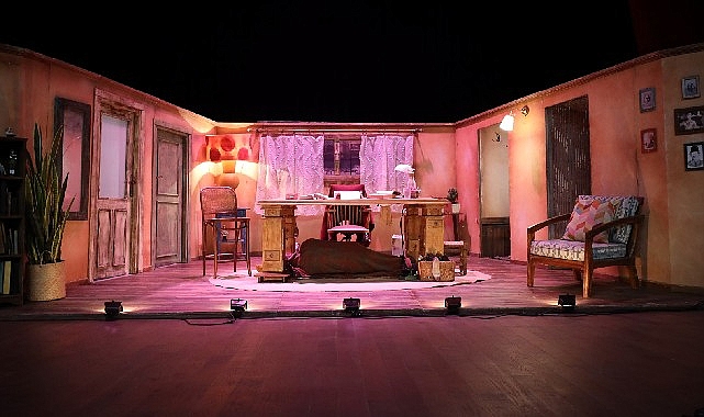 Kocaeli Büyükşehir Belediyesi bünyesinde hizmet veren Kocaeli Şehir Tiyatroları, oyunlarını