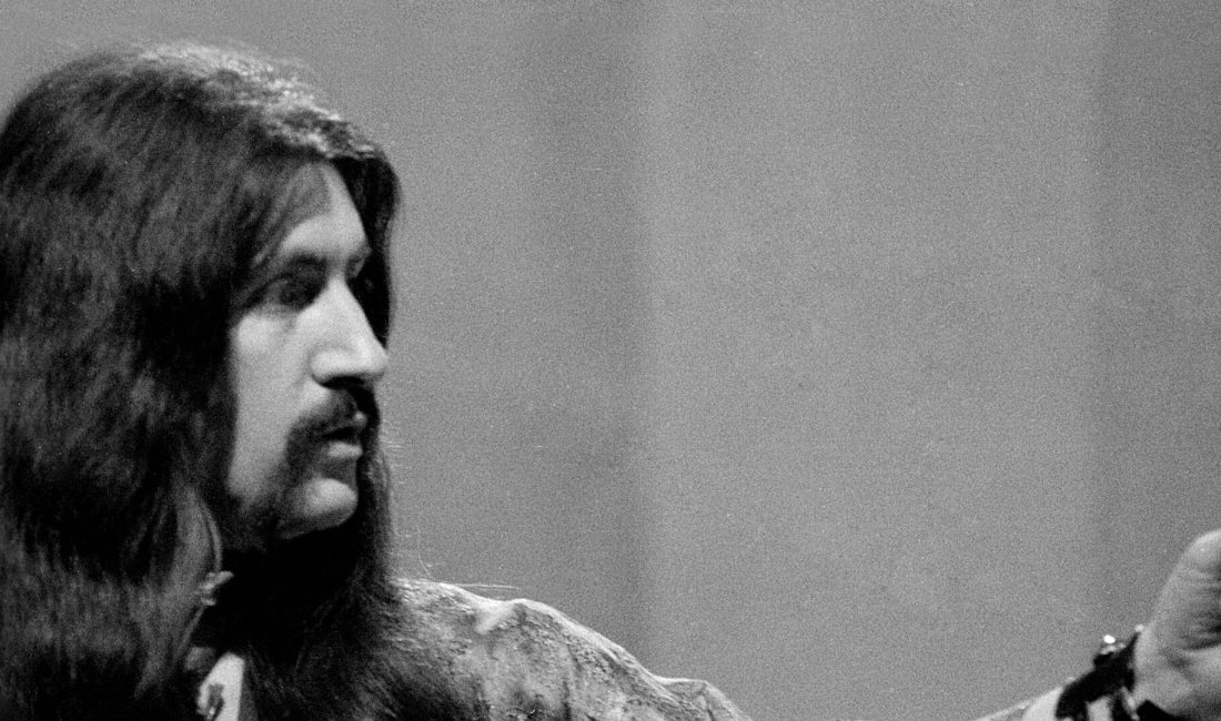 "Modern Çağ Ozanı" olarak adlandırılan, Anadolu rock ve pop müziğin