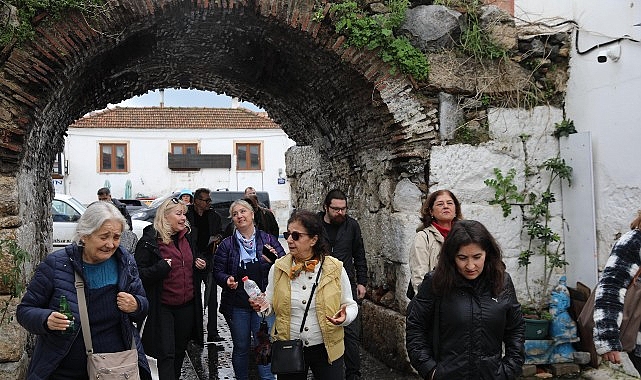 İzmir Rehberler Odası’ndan 45 Kişilik Rehber Grubuna İon Rotası ve