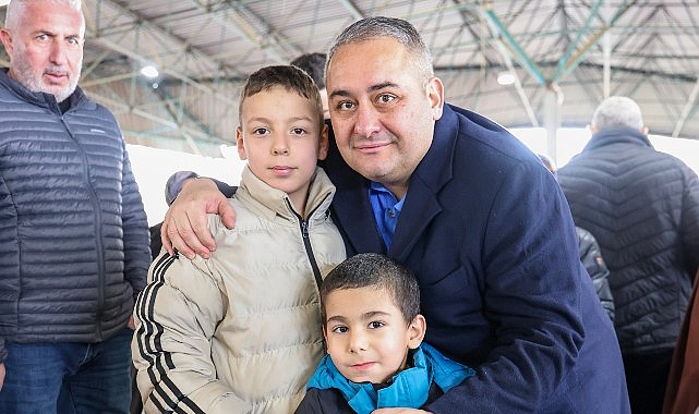 Keçiören Belediye Başkanı Dr. Mesut Özarslan, Ufuktepe Semt Pazarı’nı ziyaret ederek