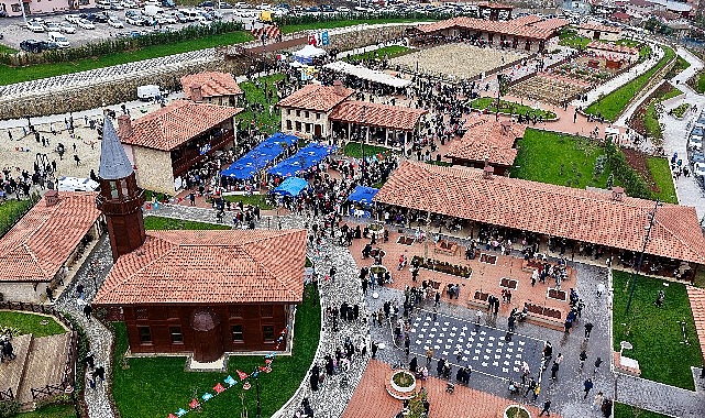 Üsküdar Belediyesi tarafından çocuklar ve gençlerin günlük yaşamlarına neşe katmak