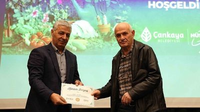 Çankaya Belediyesi’nin geleneksel hale getirdiği Bahçıvanlık eğitimini başarıyla tamamlayan kursiyerler