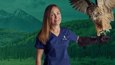 Dr. Michelle Oakley’ın, kızları Sierra ve Maya ile birlikte Alaska’daki
