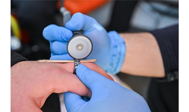 İzmir İtfaiyesi paramedikleri, cisim batması ve yüzük sıkışması gibi yüksek