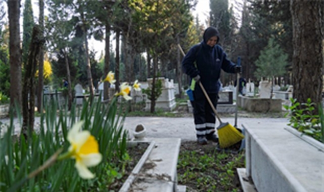 İzmir Büyükşehir Belediyesi, Ramazan Bayramı öncesinde kent genelindeki mezarlıklarda bakım