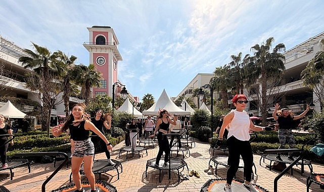 Karşıyaka Belediyesi tarafından Dünya Kadınlar Günü’nde “Özgürlüğe Zıpla” sloganıyla düzenlenen