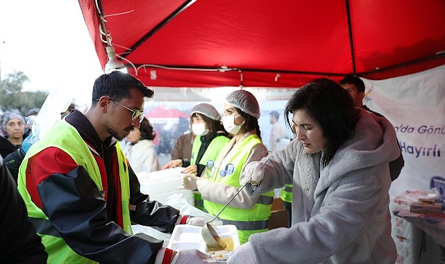 Akköy Mahallesi’nde düzenlenen iftar programı, Ramazan ayının paylaşma, birlik ve