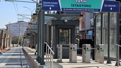 Kocaeli Büyükşehir Belediyesi bir yandan Akçaray Tramvay Hattı’nda günlük yolcu kapasitesini