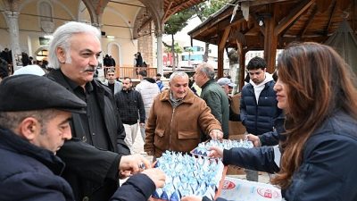 Aydın Büyükşehir Belediyesi, Ramazan Bayramı dolayısıyla bayram namazı sonrası vatandaşlara