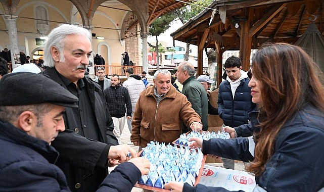 Aydın Büyükşehir Belediyesi, Ramazan Bayramı dolayısıyla bayram namazı sonrası vatandaşlara