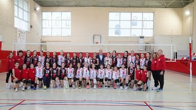 Ayvalık Belediye Başkanı Mesut Ergin, Ayvalıkgücü Belediyespor’un voleybol branşında Küçükler