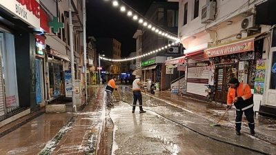 Ayvalık Belediyesi Temizlik İşleri Müdürlüğü ekipleri, Ramazan Bayramı öncesinde kent