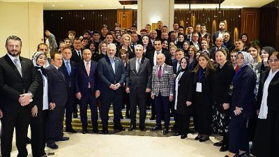  İstanbul’da gerçekleştirilen programa siyaset, bürokrasi, akademi, iş dünyası, sanat ve