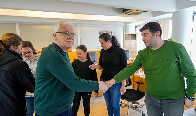 Burhaniye Belediye Başkanı Ali Kemal Deveciler, Ramazan Bayramı dolayısıyla Burhaniye