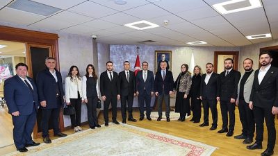 Kocaeli Büyükşehir Belediye Başkanı Tahir Büyükakın, iş dünyasından hemşeri derneklerine