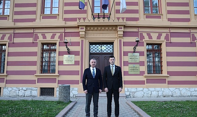 Kocaeli Büyükşehir Belediye Başkanı Tahir Büyükakın, Kardeşlik Sofrası için gittiği