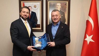 Kocaeli Büyükşehir Belediye Başkanı Tahir Büyükakın ve AK Parti İl