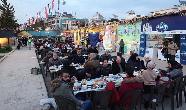 Kocaeli Büyükşehir Belediye Başkanı Tahir Büyükakın, Kardeşlik Sofraları’nın sonuncusunun kurulduğu