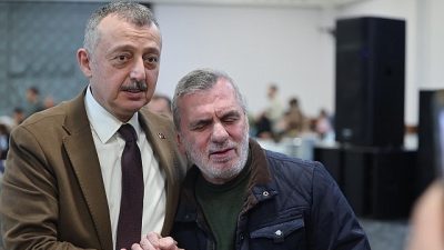 Kocaeli Büyükşehir Belediye Başkanı Tahir Büyükakın, iftarını Pazarcılar Odası üyeleri