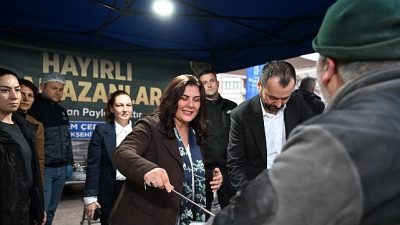 Aydın Büyükşehir Belediyesi, kent genelinde düzenlediği iftar programları ile vatandaşları