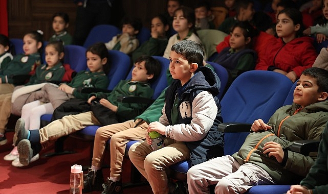 Aydın Büyükşehir Belediyesi Şehir Tiyatroları tarafından kentin dört bir yanında