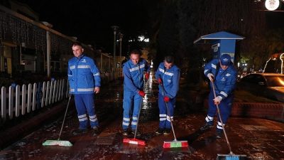 Aydın Büyükşehir Belediyesi, kent genelinde sürdürdüğü temizlik çalışmalarıyla Aydın’ın dört