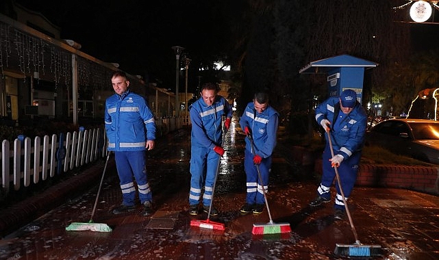 Aydın Büyükşehir Belediyesi, kent genelinde sürdürdüğü temizlik çalışmalarıyla Aydın’ın dört