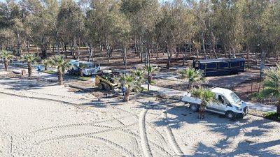 Aydın Büyükşehir Belediyesi, kent genelinde sürdürdüğü temizlik çalışmalarına hız kesmeden