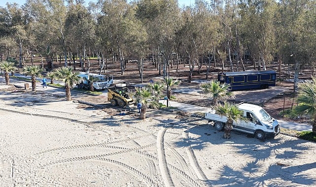 Aydın Büyükşehir Belediyesi, kent genelinde sürdürdüğü temizlik çalışmalarına hız kesmeden