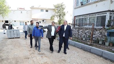 Menderes Belediye Başkanı İlkay Çiçek, sahada ekipleri gezerek yapılan çalışmaları