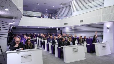 Mart ayı meclis toplantısında konuşan Buca Belediye Başkanı Mimar Görkem