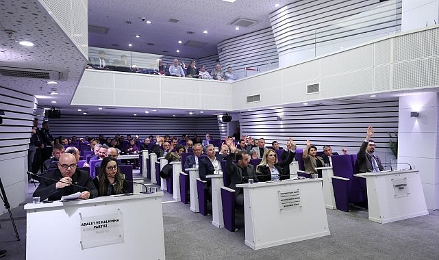 Mart ayı meclis toplantısında konuşan Buca Belediye Başkanı Mimar Görkem