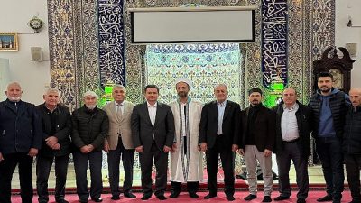 Osmangazi Belediye Başkanı Erkan Aydın, Ramazan Bayramı’nı vatandaşlarla birlikte karşılayarak