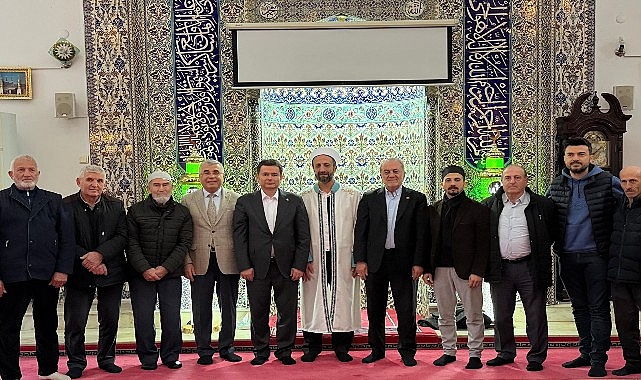 Osmangazi Belediye Başkanı Erkan Aydın, Ramazan Bayramı’nı vatandaşlarla birlikte karşılayarak