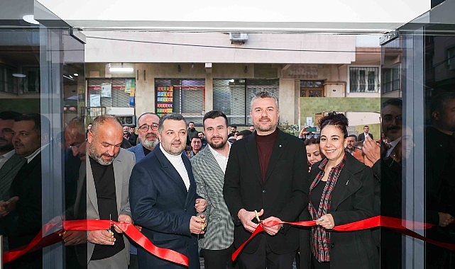 Buca Yardımlaşma ve Güçlendirme Derneği’nin açılışında konuşan Buca Belediye Başkanı